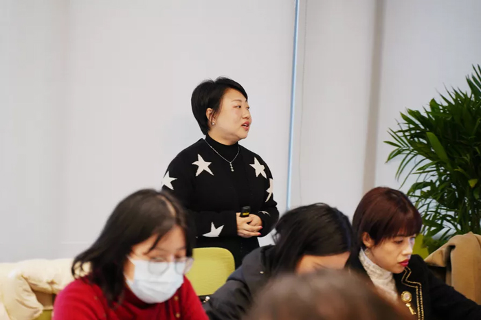 运营高级经理张微讲话中